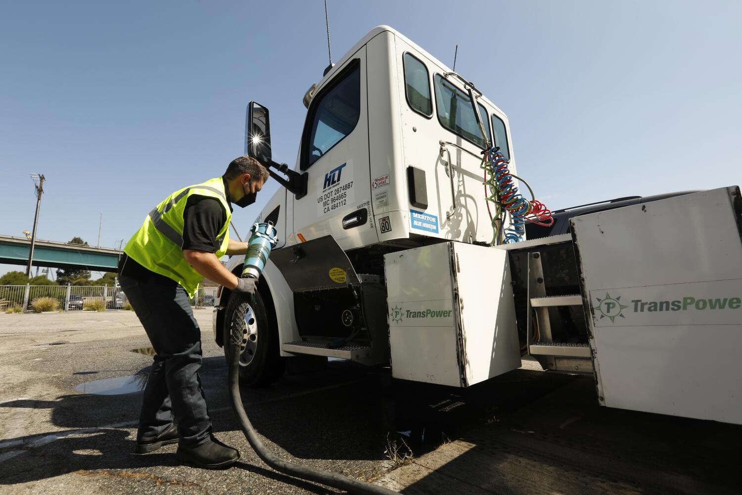 what-will-shift-to-zero-emission-trucks-cost?-$1-trillion-for-charging-alone,-study-says