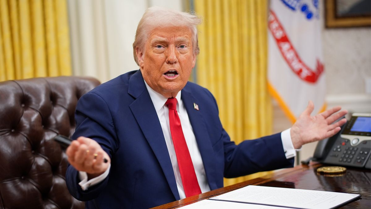 Trump tweet from 2012 demanding impeachment if Dow drops 1,000 points isn’t real