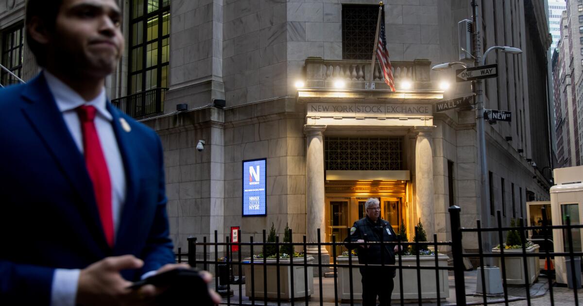 As recession fears surge, Republican cracks emerge over Trump tariff plan