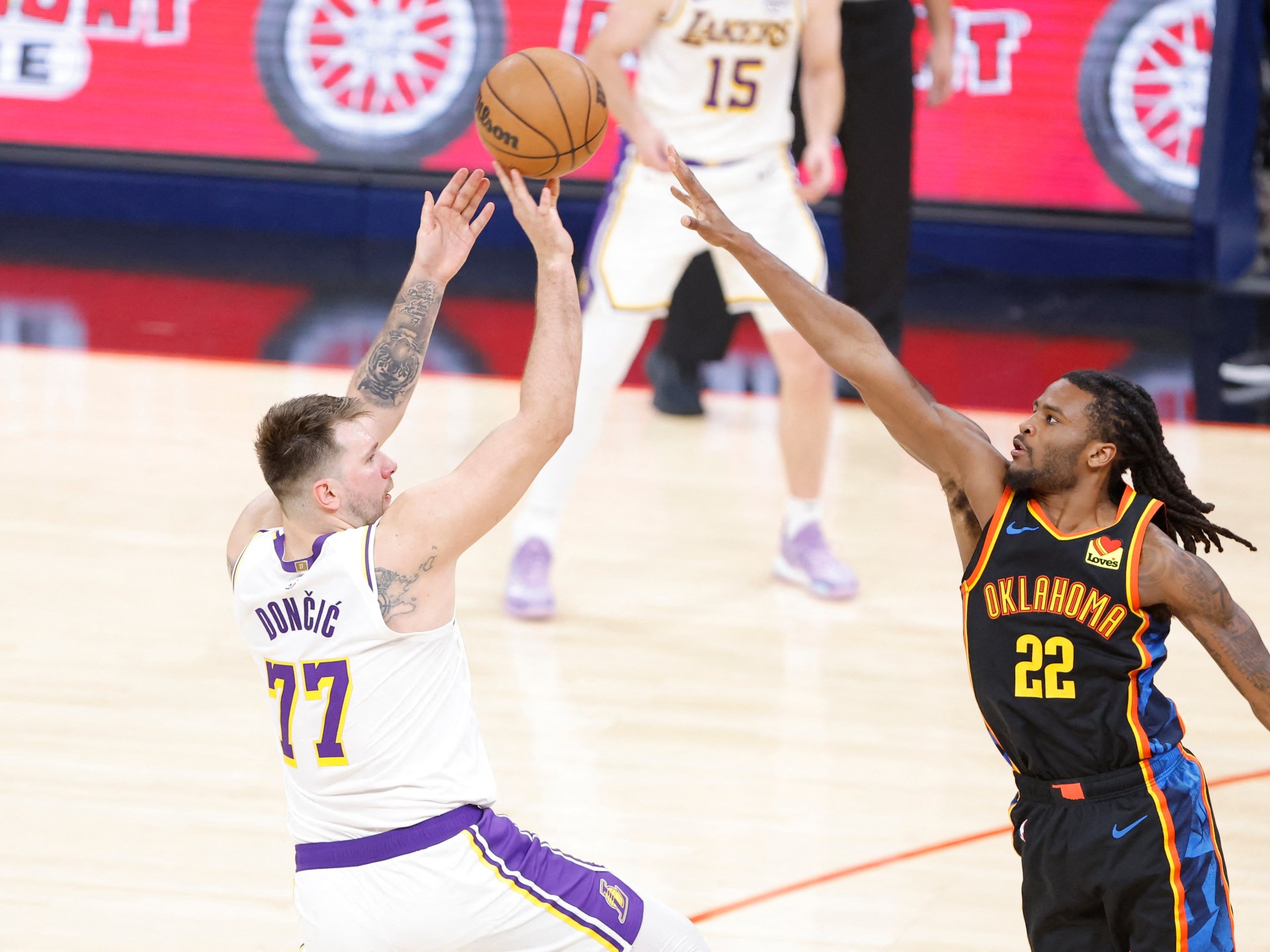 Luka Doncic scores 30 as Lakers win against Thunder