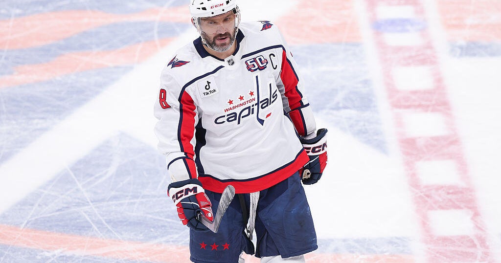 Alex Ovechkin breaks Wayne Gretzky’s NHL goals record