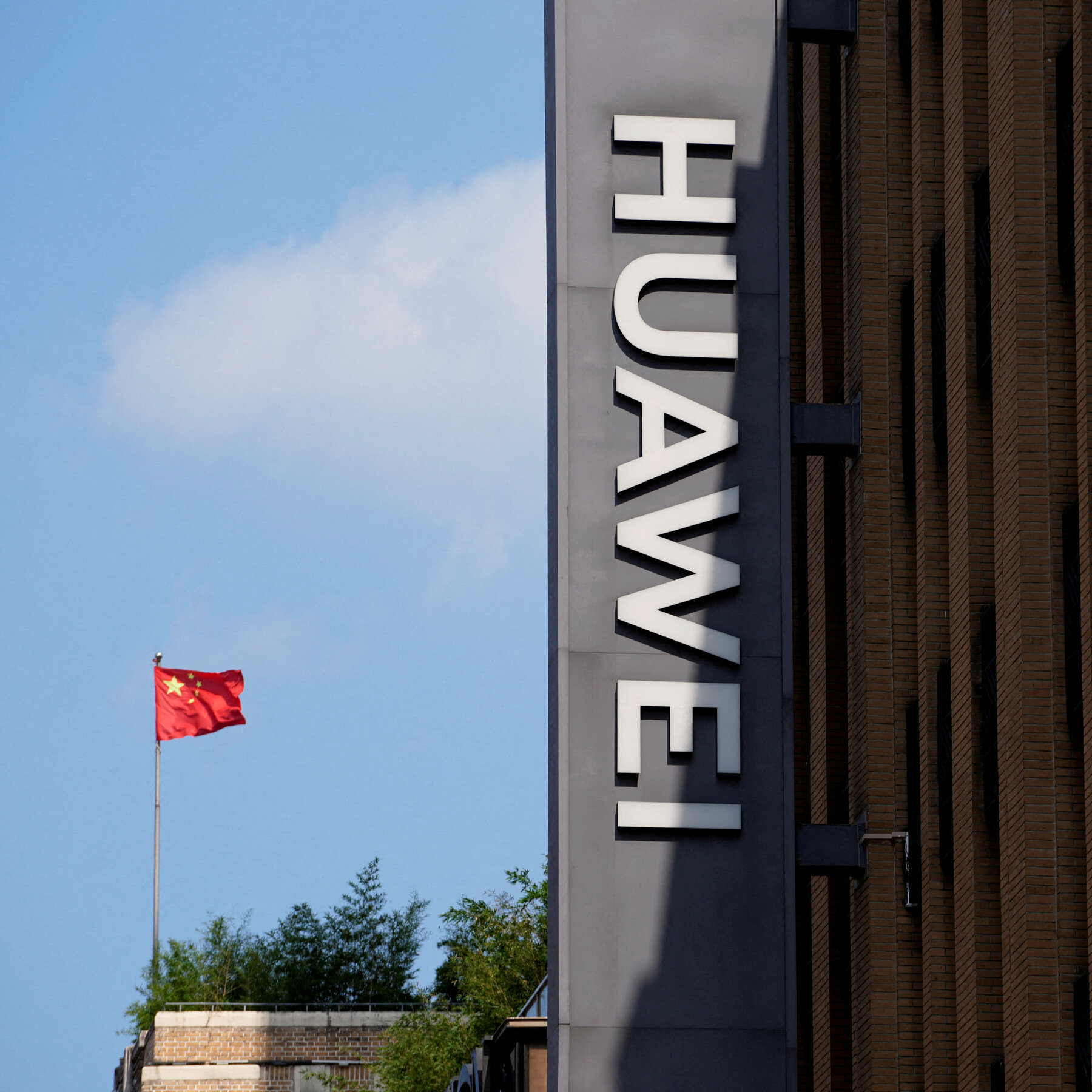 U.S. Chipmakers Fear They Are Ceding China’s A.I. Market to Huawei