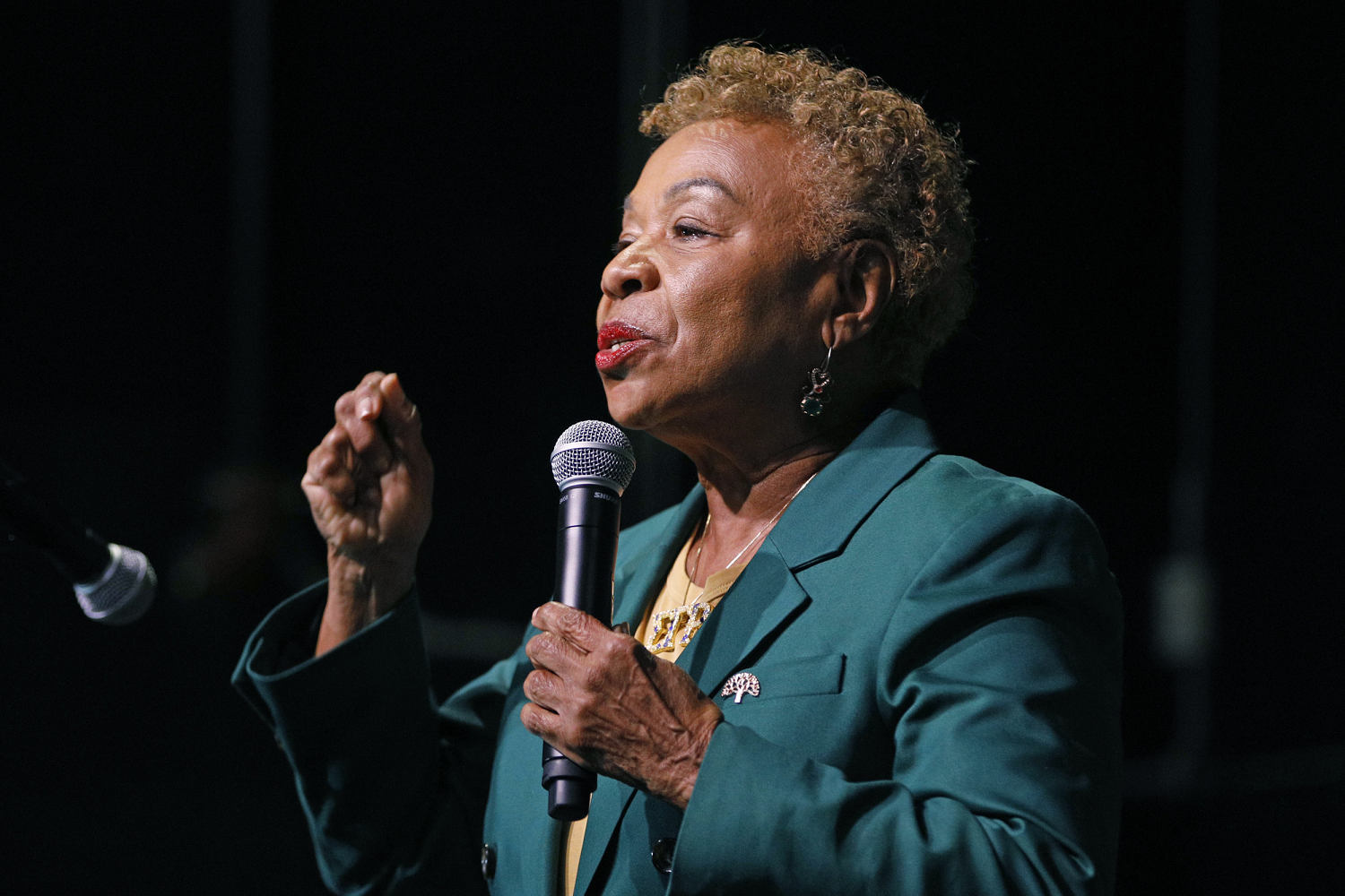 Progressive icon and ex-Rep. Barbara Lee wins race for mayor of struggling Oakland, California