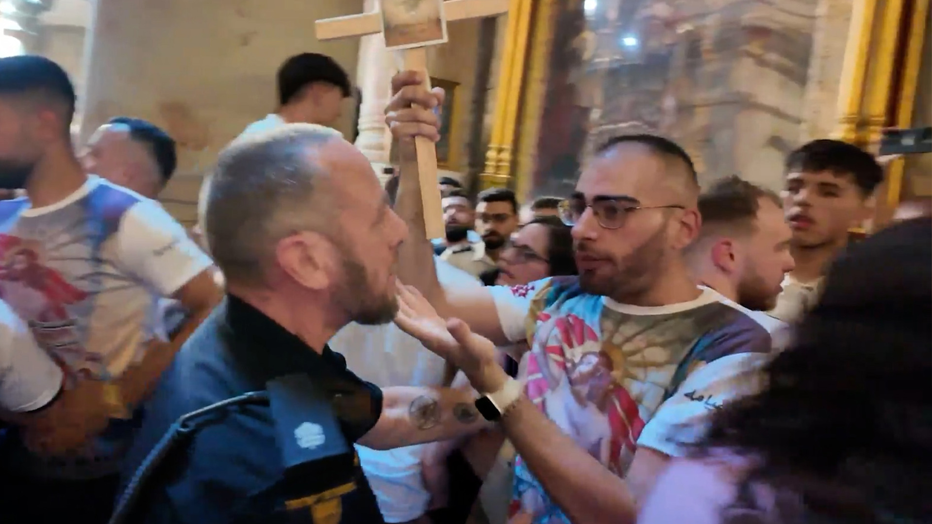 Israeli police clash with Christian worshippers on Easter