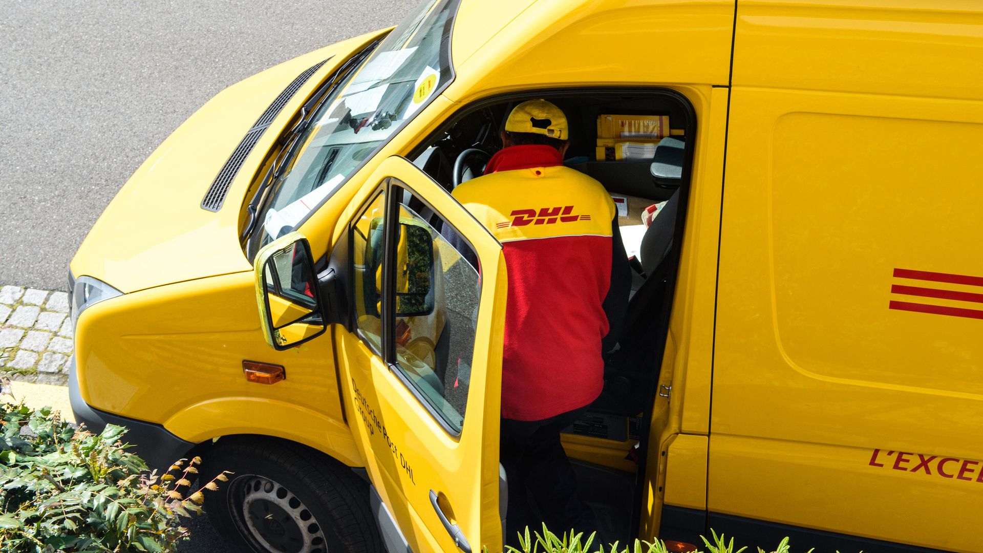 DHL suspends some shipments to US