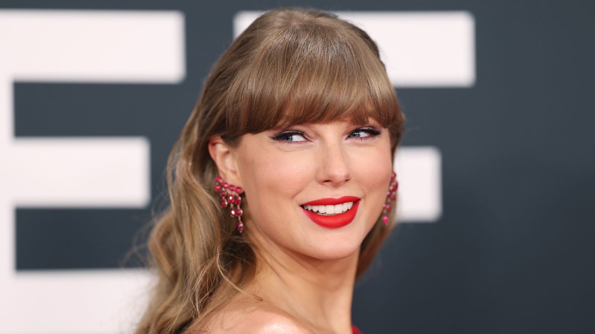 25 rumors we’ve broken down about Taylor Swift