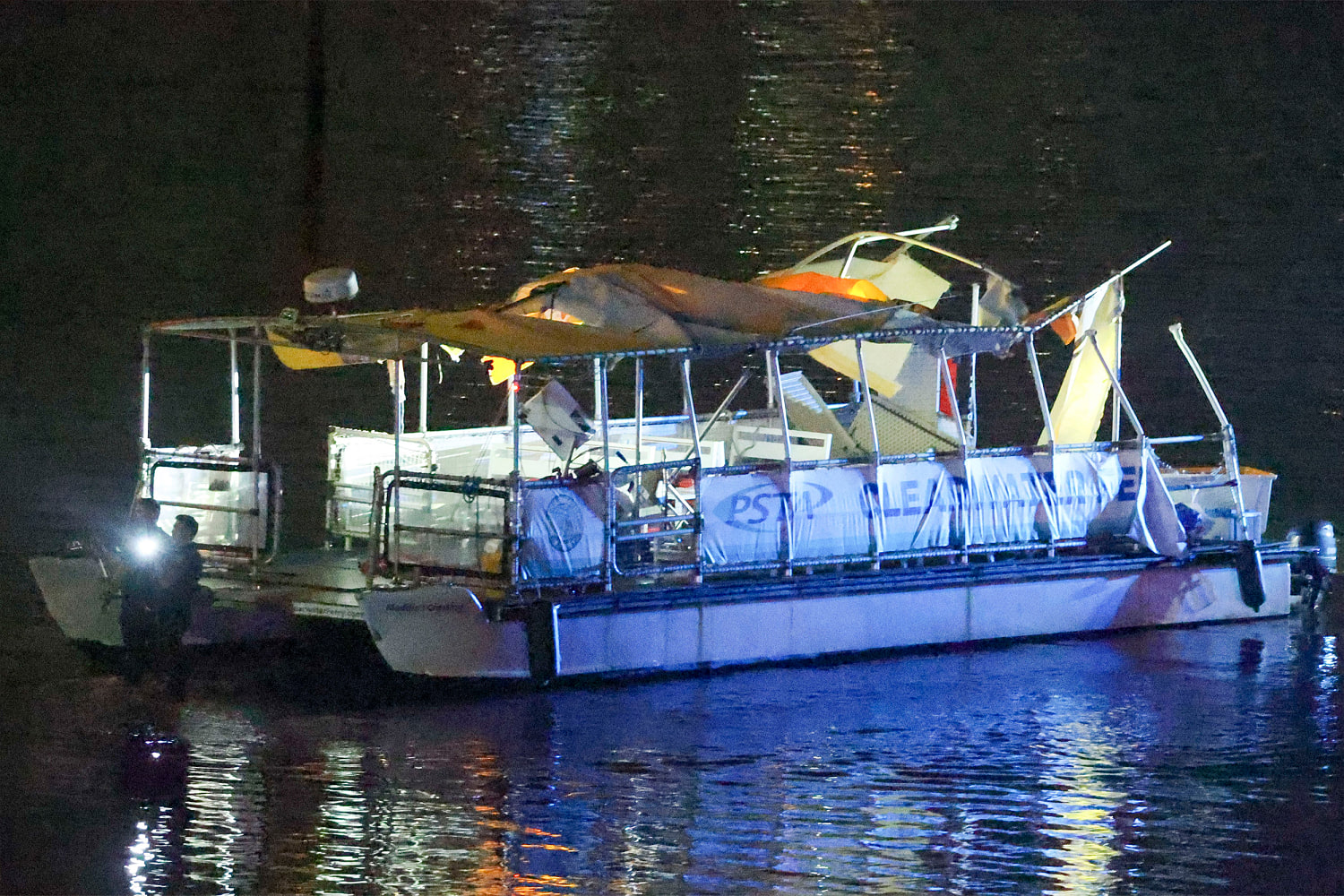 1 dead, multiple injured after boat hits ferry in Florida