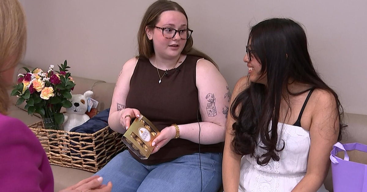 Transplant patients meet in person for the first time at Temple Hospital