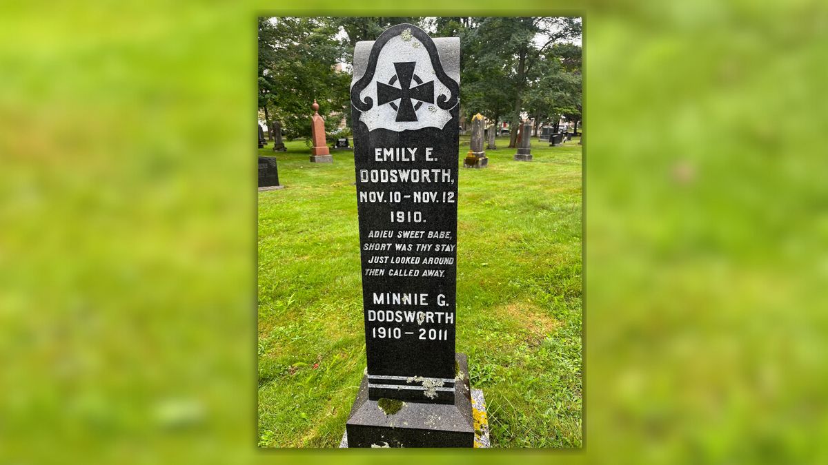 Photo of gravestone for twin sisters who died over 100 years apart is real