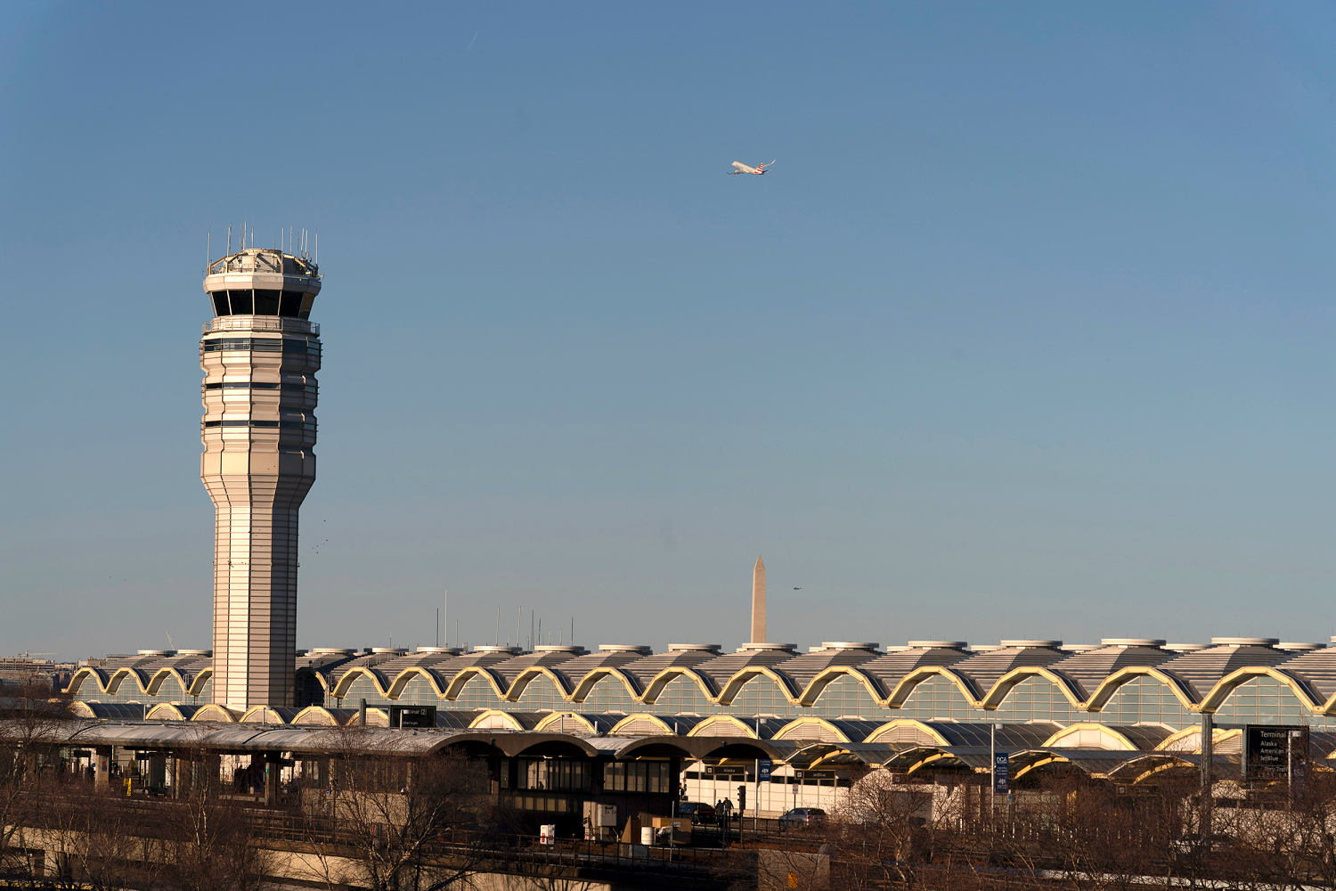 2 planes ordered to ‘go around’ because of Army copter near D.C. airport