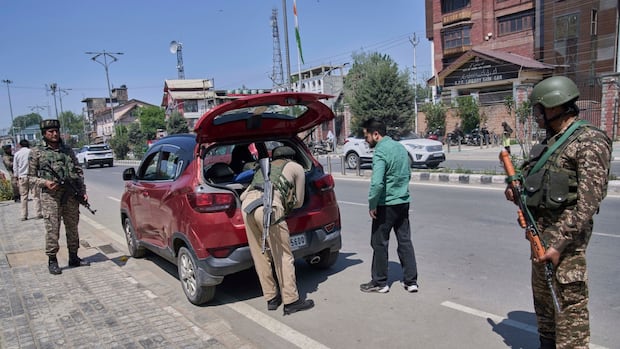 India, Pakistan continue to flex military might after deadly tourist attack