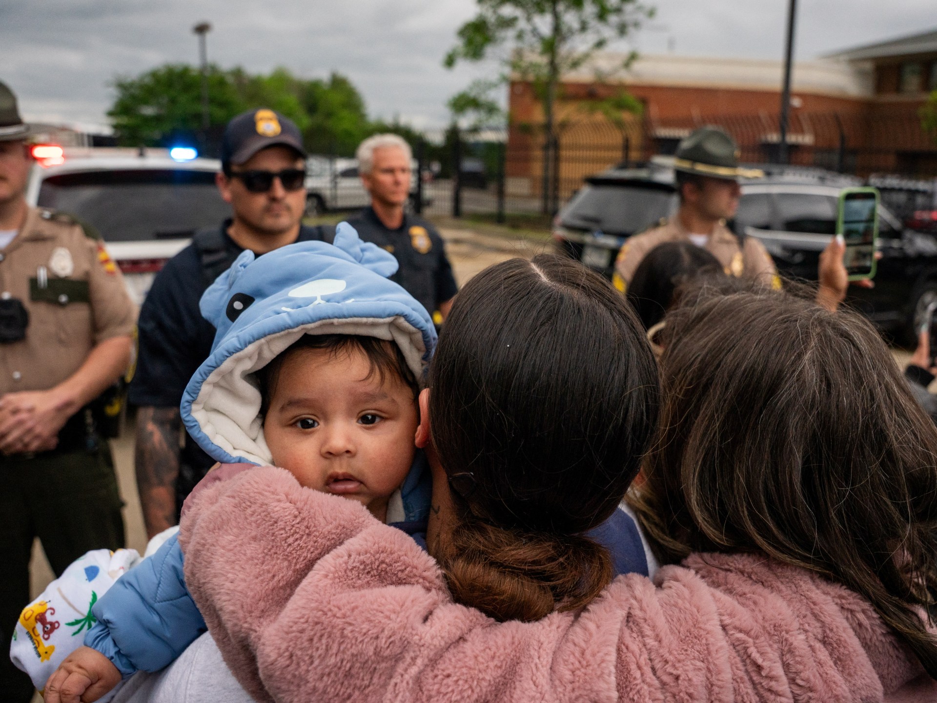 US offers $1,000 stipend to migrants who self-deport
