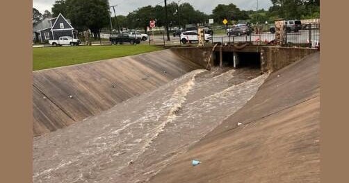 Crews searching for 10-year-old girl swept away by Texas floodwaters