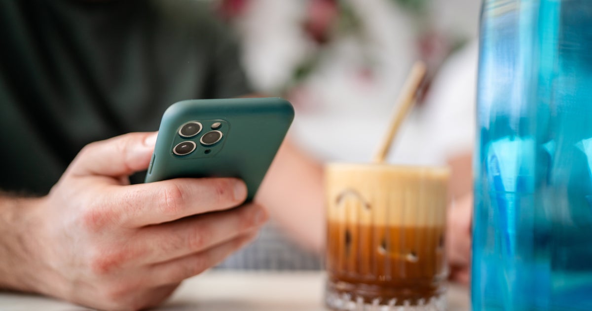 people-are-downgrading-their-smartphones-for-less-screen-time-—-and-experts-have-thoughts