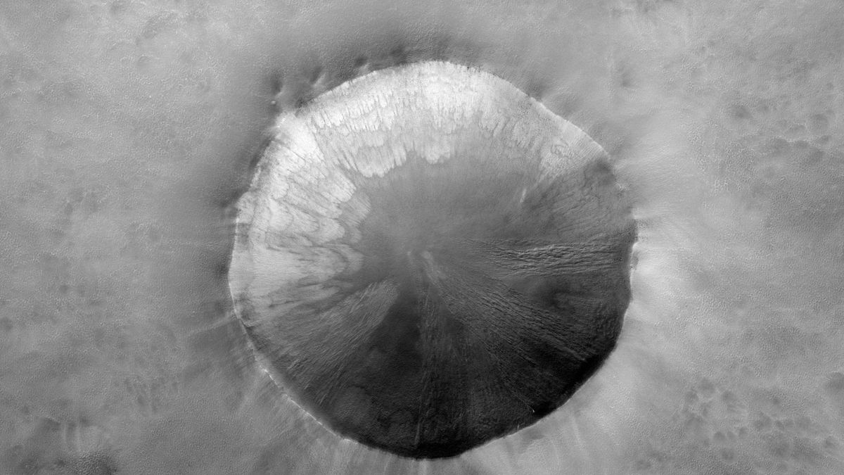 NASA Mars satellite uncovers markings ‘like paint dripping down a wall’ on Martian surface