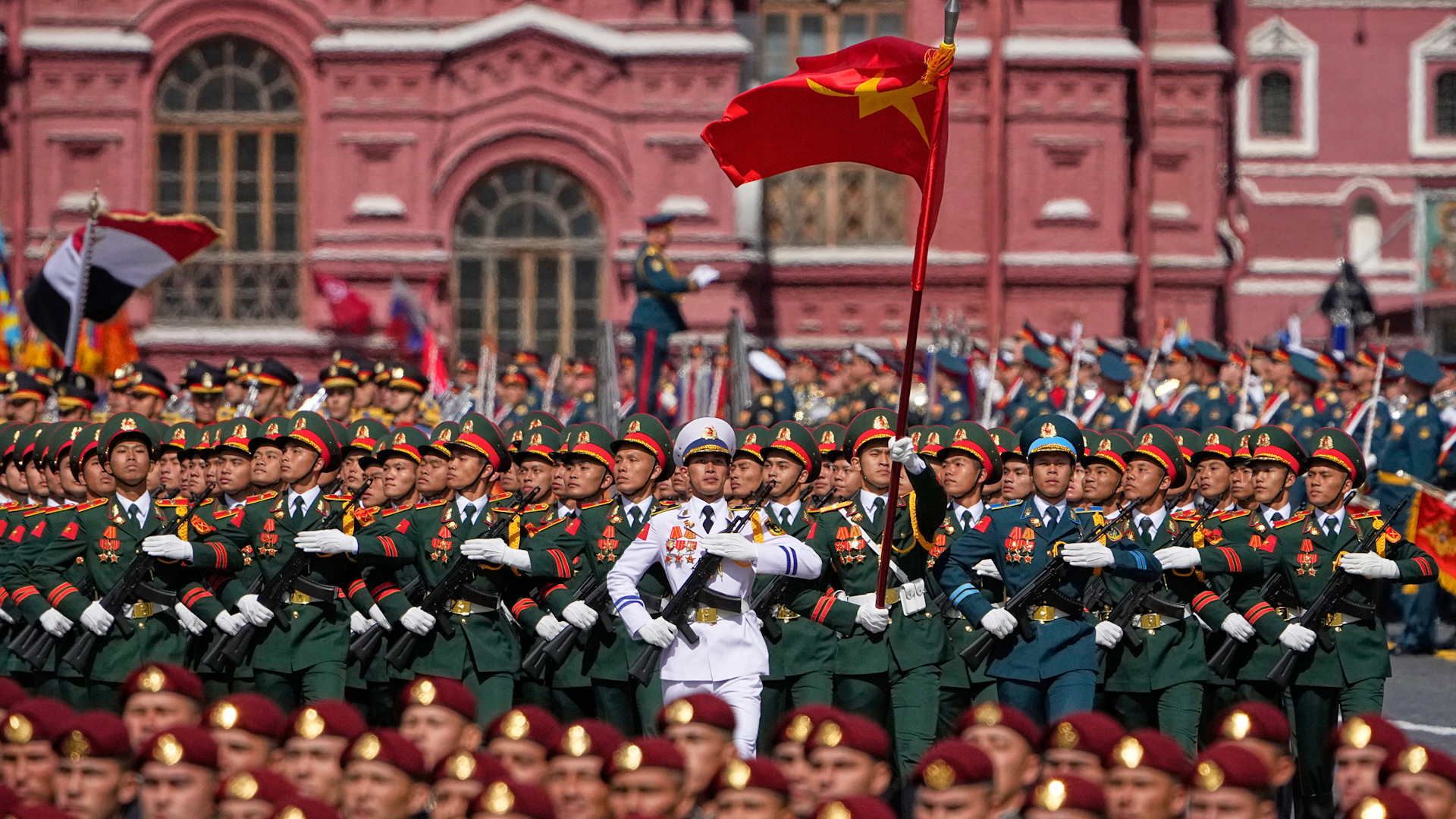 Russia celebrates 80th anniversary of Victory Day with grand parade