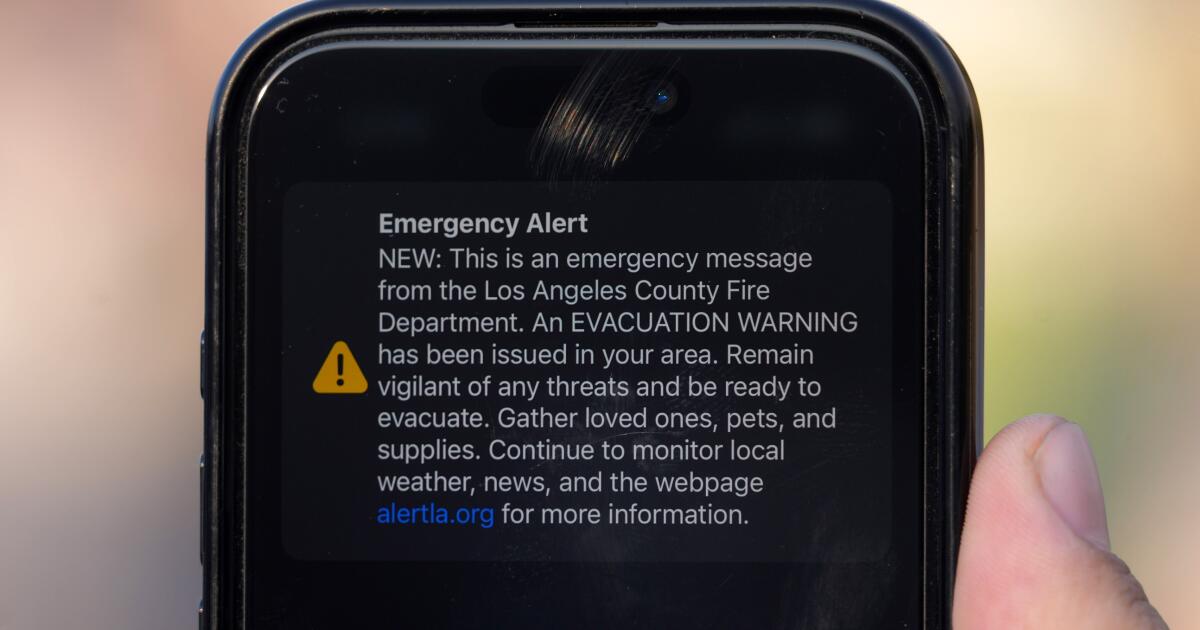 Report on false alerts sent during L.A. fires calls for more regulation, scrutiny