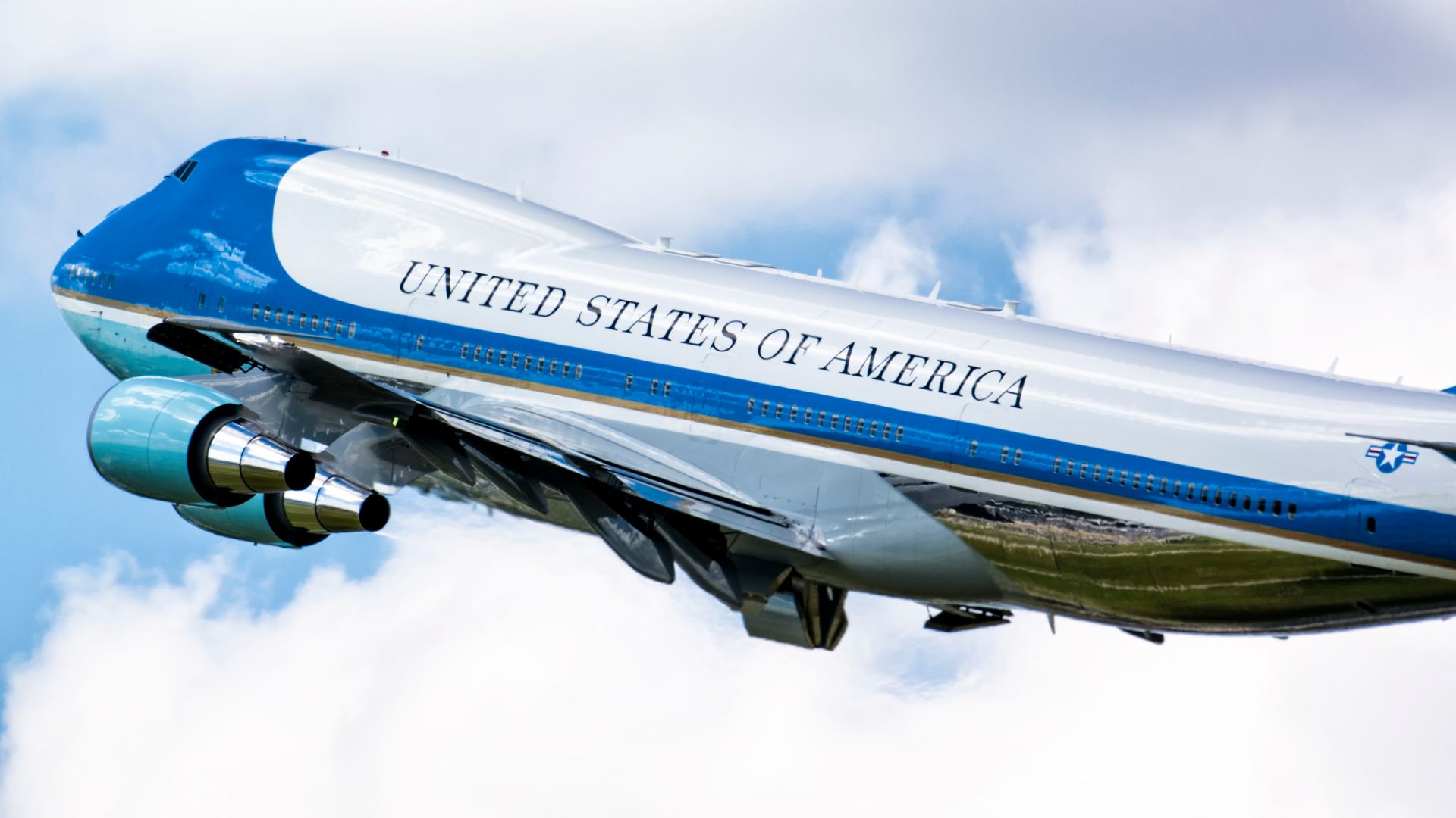 Inside the ‘flying Oval Office’ that could soon be replaced by a gifted Qatari jet