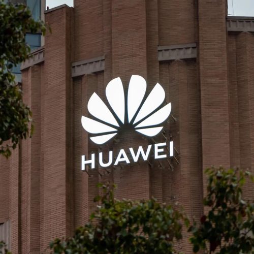 US warns companies around the world to stay away from Huawei chips