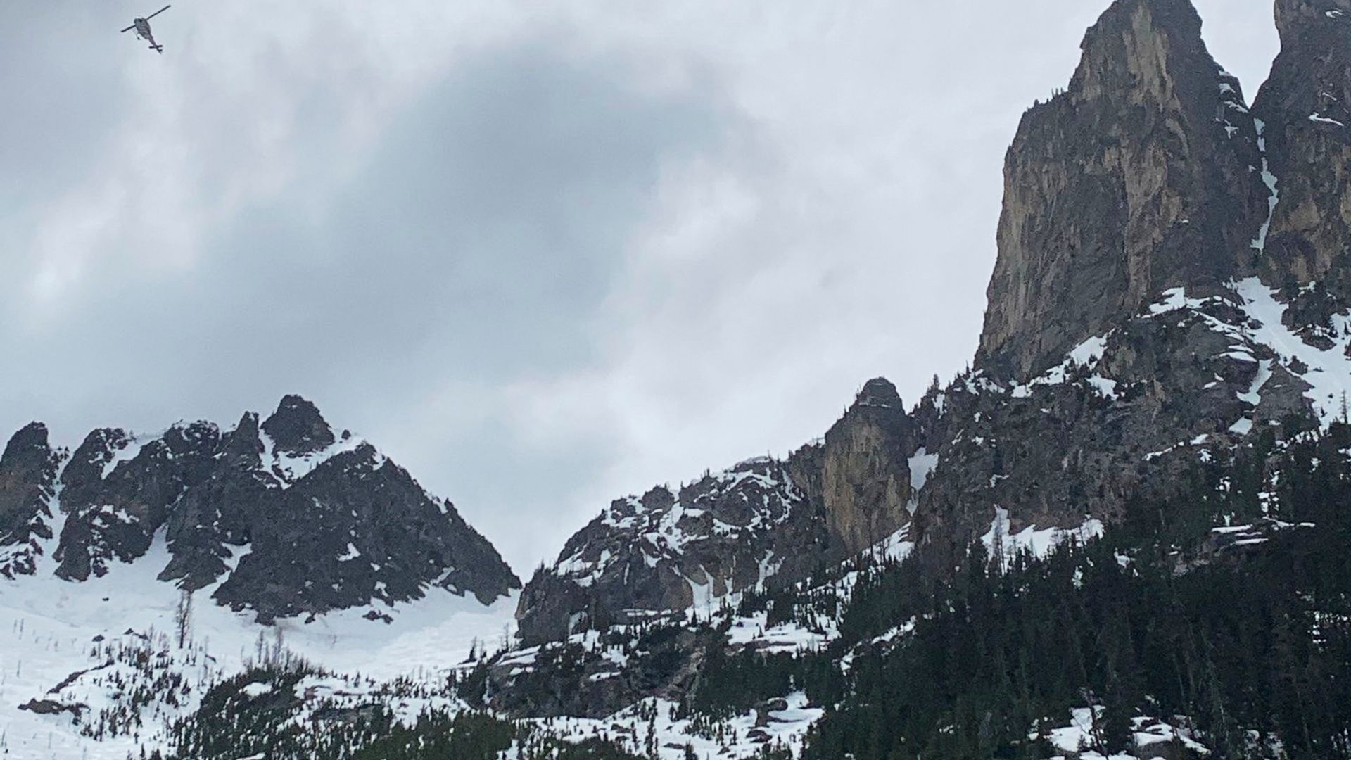 Three climbers dead after 200ft fall – while one ‘miraculously’ survives