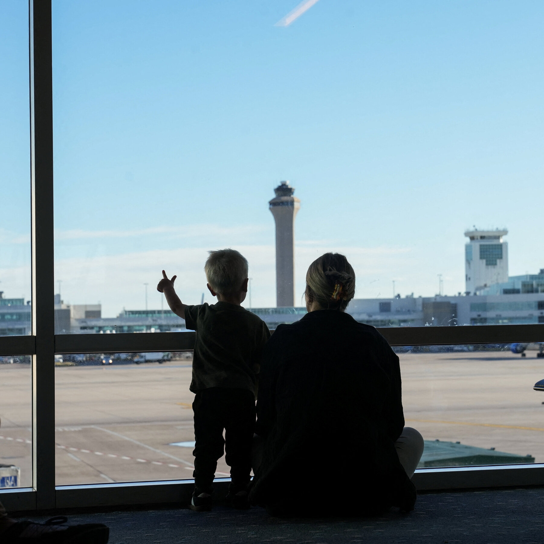 Colorado Air Traffic Controllers Lost Contact With Some Airplanes Monday