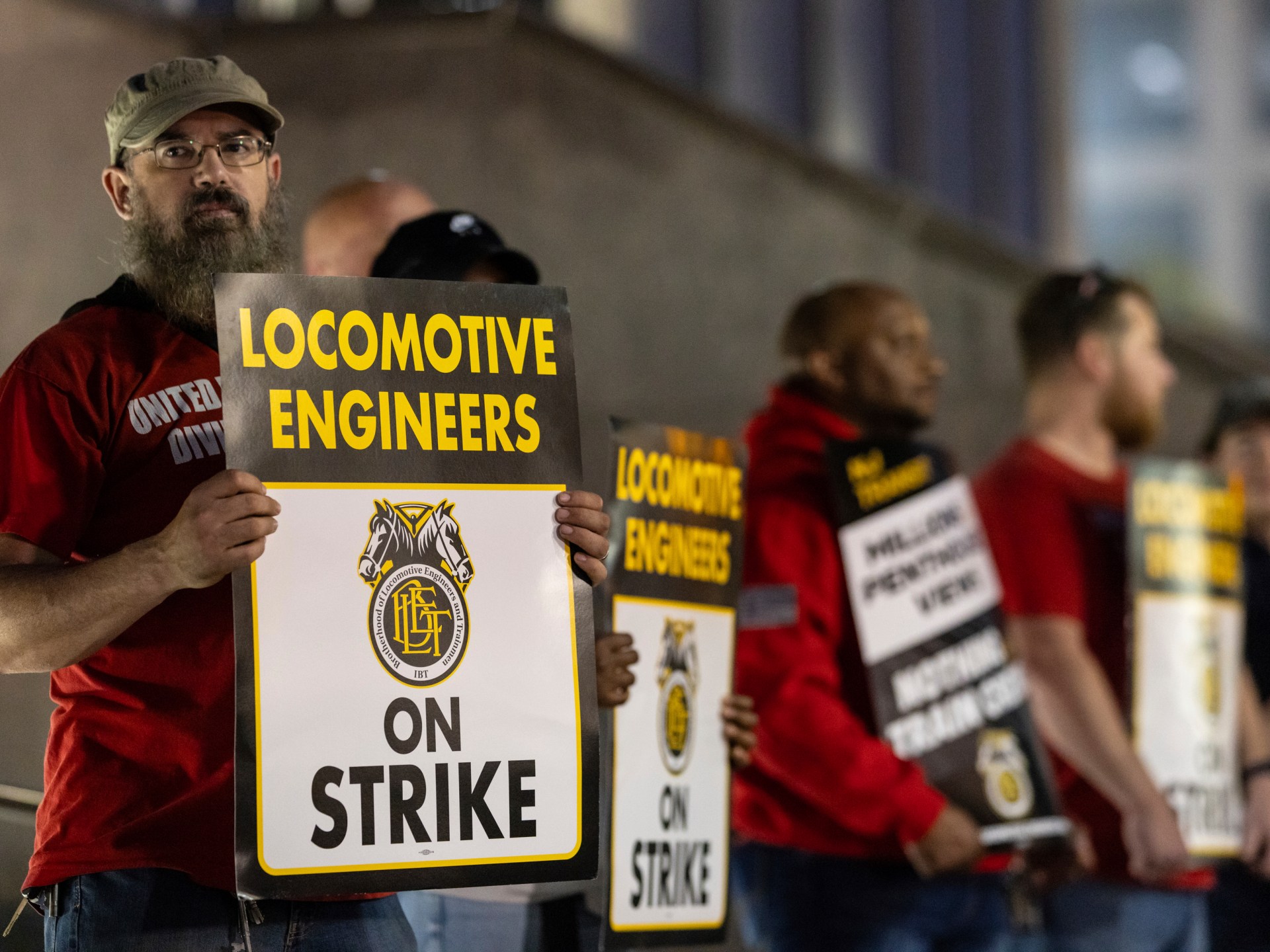 NJ Transit workers go on strike after wage increase talks stall
