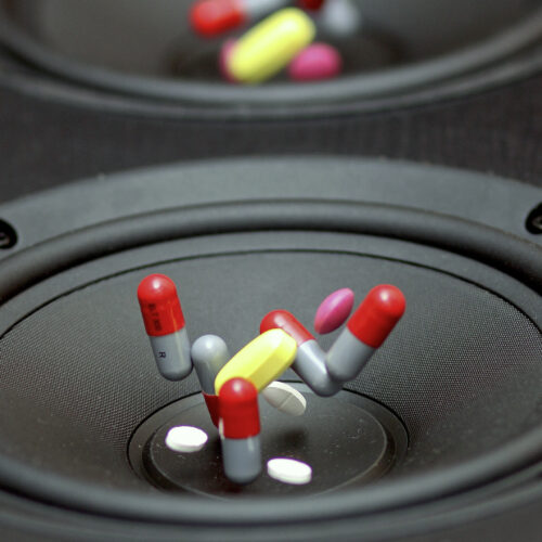 Spotify caught hosting hundreds of fake podcasts that advertise selling drugs