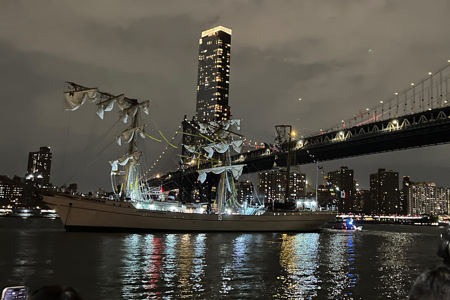 1 dead, more than a dozen injured after Mexican naval training ship strikes Brooklyn Bridge