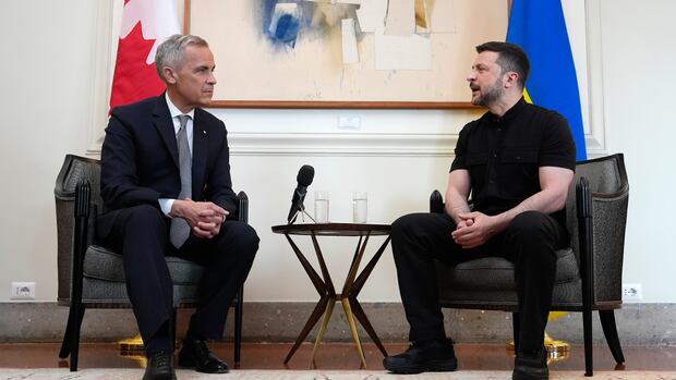 Zelenskyy calls for pressure on Russia during 1st face-to-face meeting with Carney