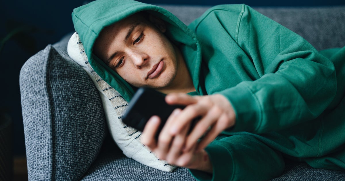 Teens Are Location-Tracking Their Friends — And Honestly, The Downsides Sound Terrible