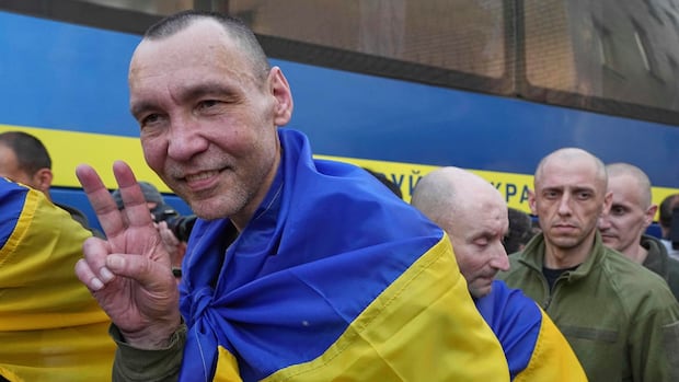 Russia and Ukraine swap 307 soldiers on 2nd day of prisoner exchange