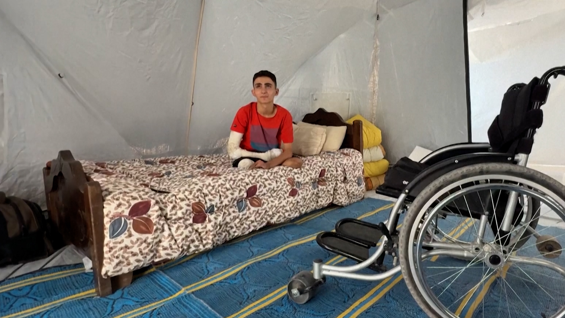 Teenage Gaza gymnast who lost both legs dreams of walking again