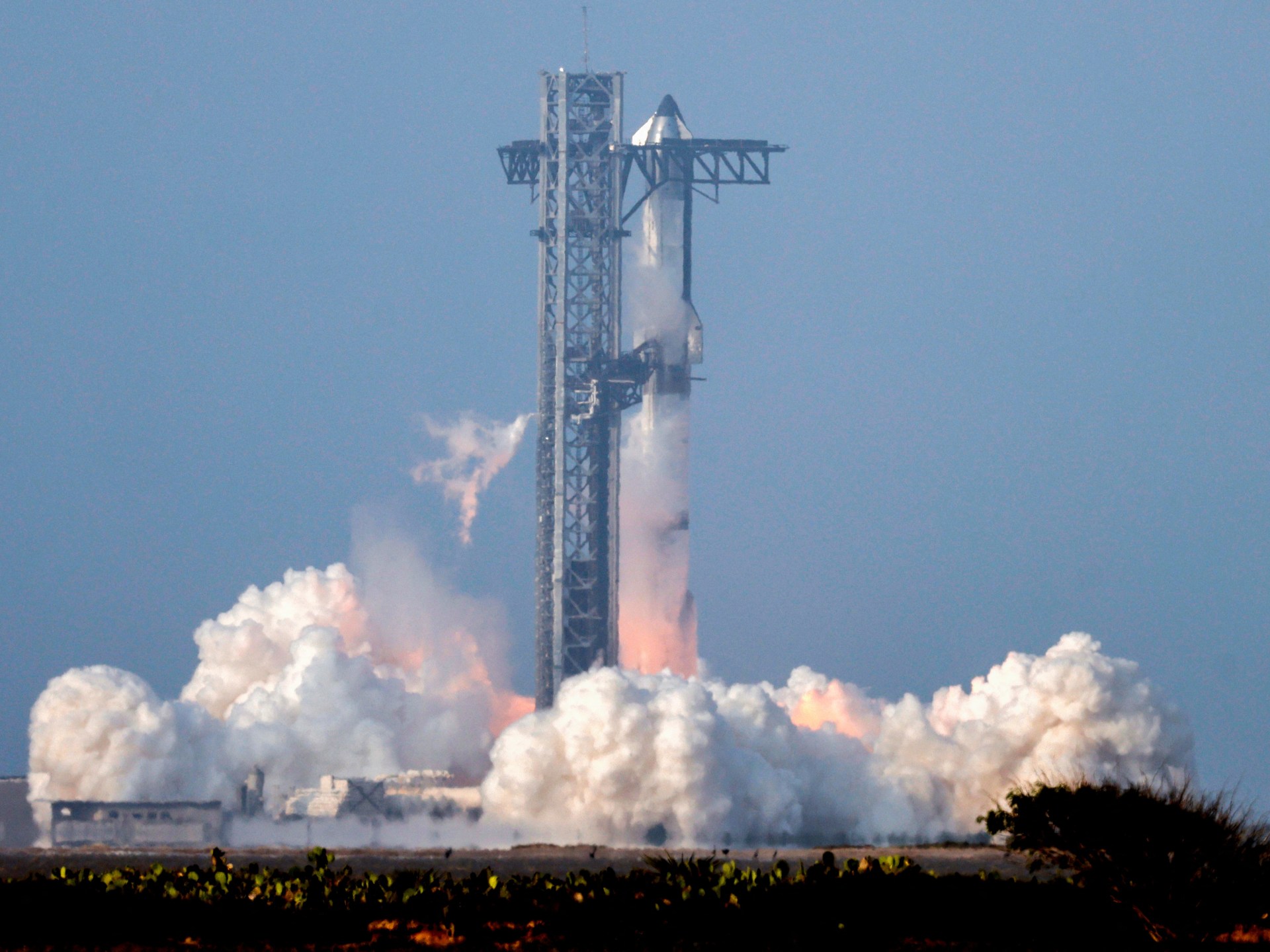 SpaceX’s Starship test flight loses control 30 minutes after launch