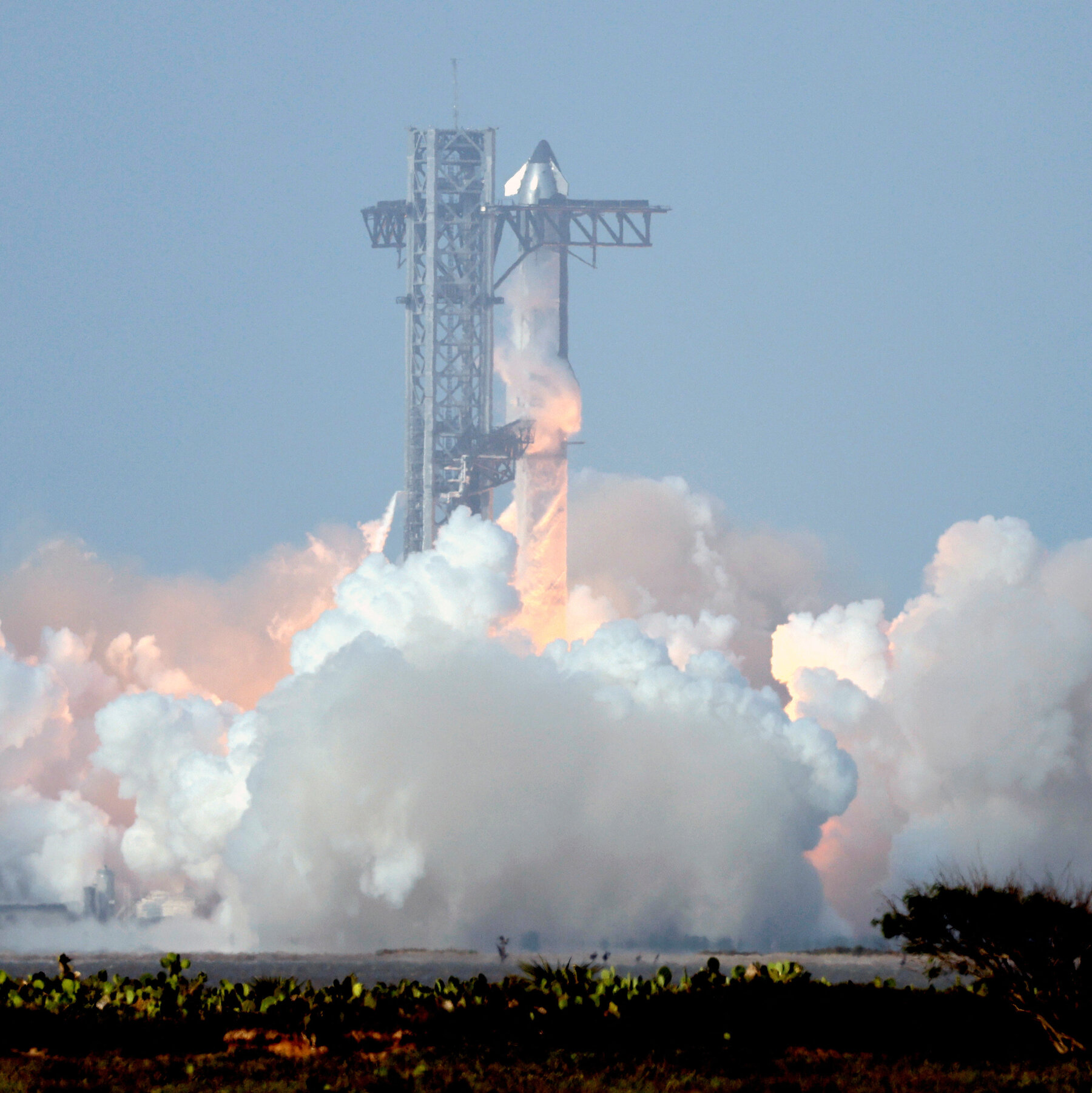 SpaceX Starship Loses Control on Test Flight 9 as Rocket Re-enters Earth