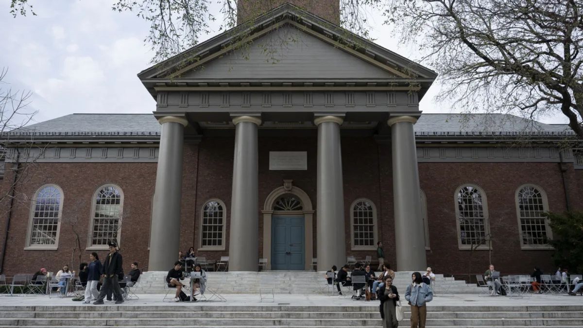 Clarifying claims surrounding Harvard’s free Constitution course