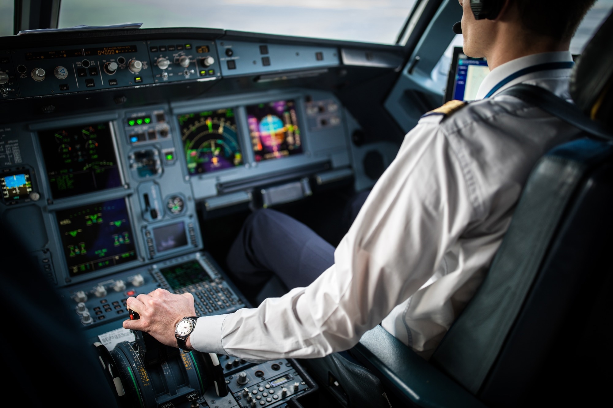 Airline pilots face high rates of anxiety and alcohol misuse, study finds