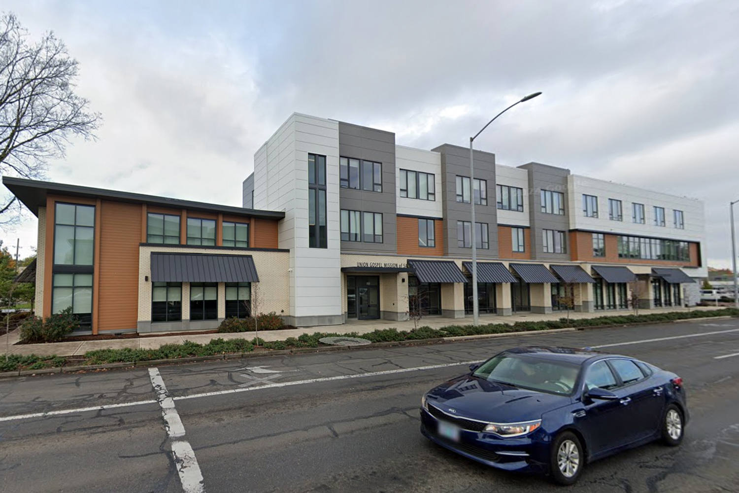 Suspect in custody after 11 stabbed at Oregon homeless services provider