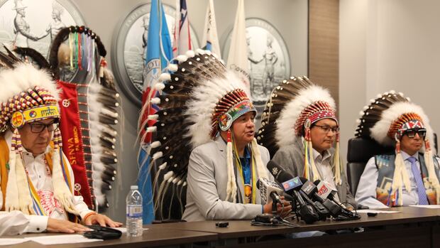 Prime minister, premiers meet in Saskatoon to talk infrastructure, tariffs
