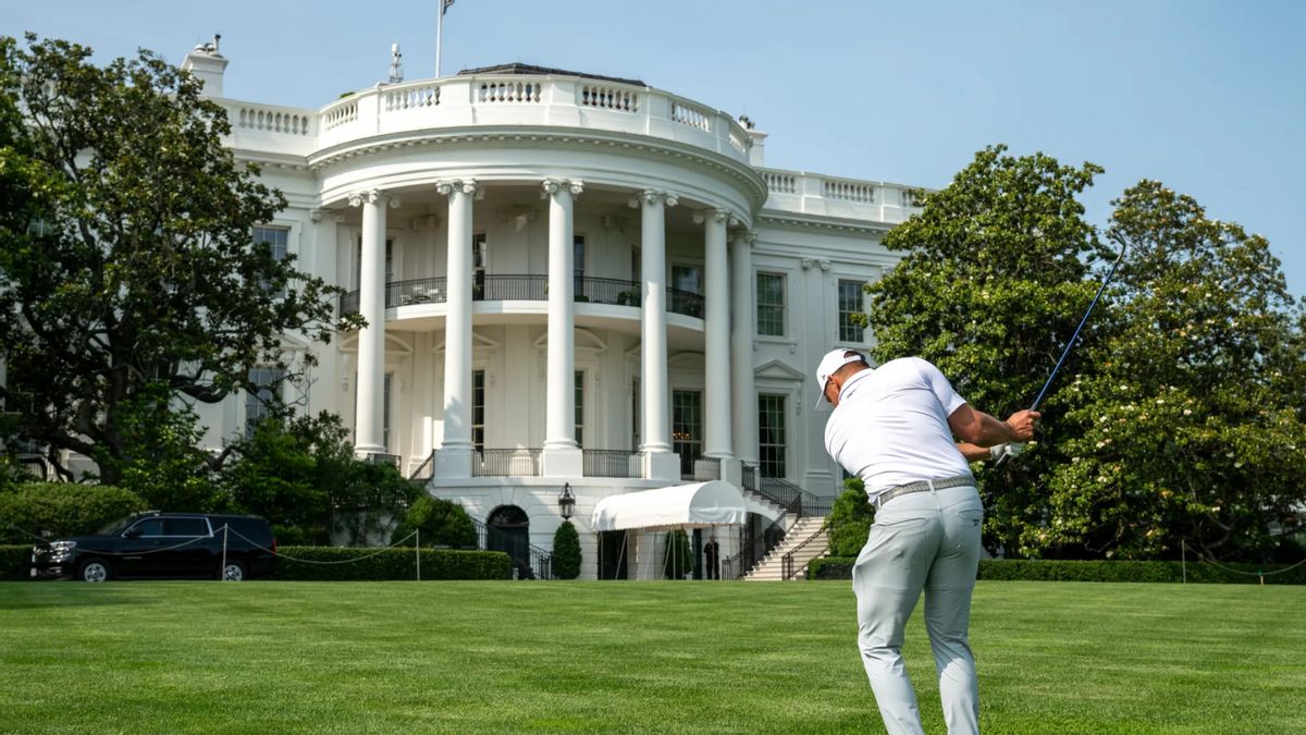 Claim Trump turned White House lawn into golf course fairway off from the truth