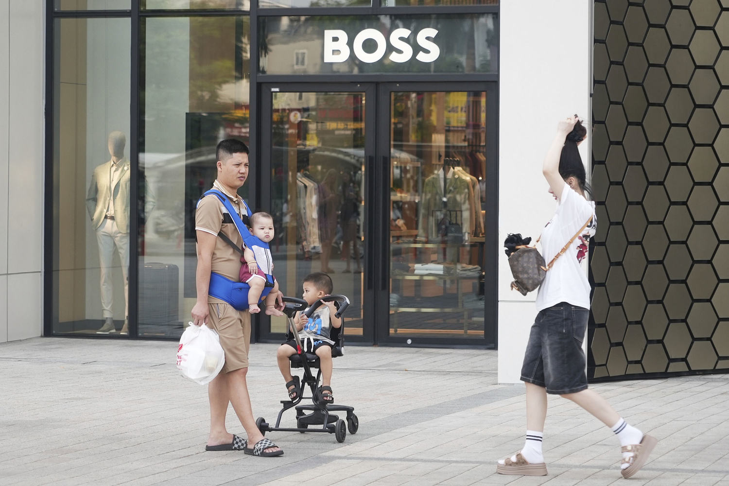 Vietnam scraps two-child policy as aging threatens economic growth