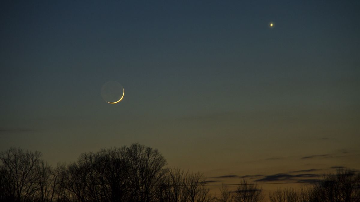 Two stunning conjunctions will light up the night sky this month. Here’s how to see Mars and Mercury ‘kiss’ the moon