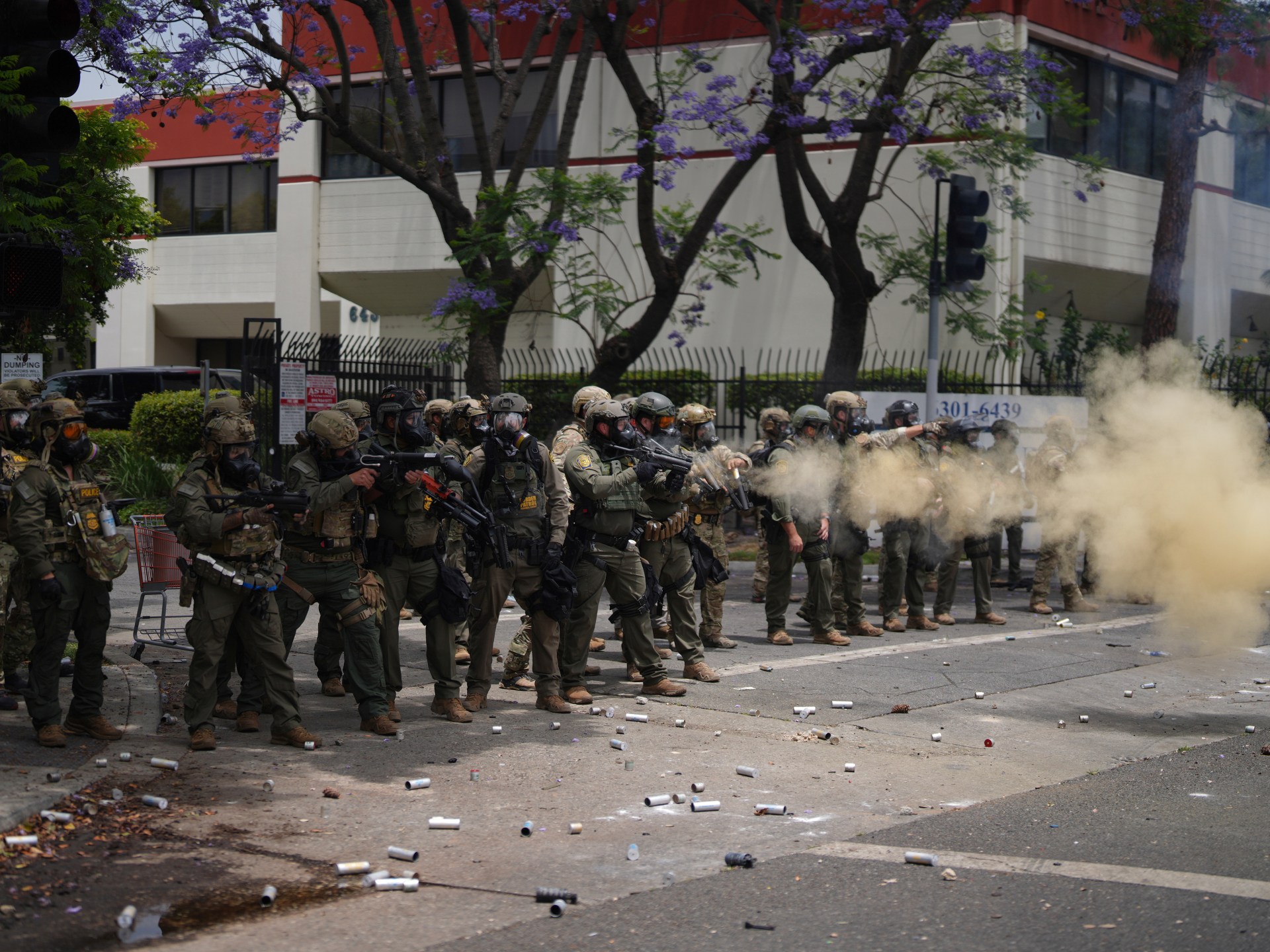 Clashes in Los Angeles as protests against immigration raids continue