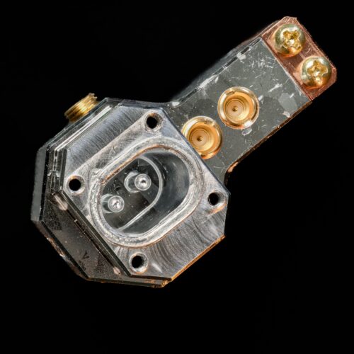 Startup puts a logical qubit in a single piece of hardware