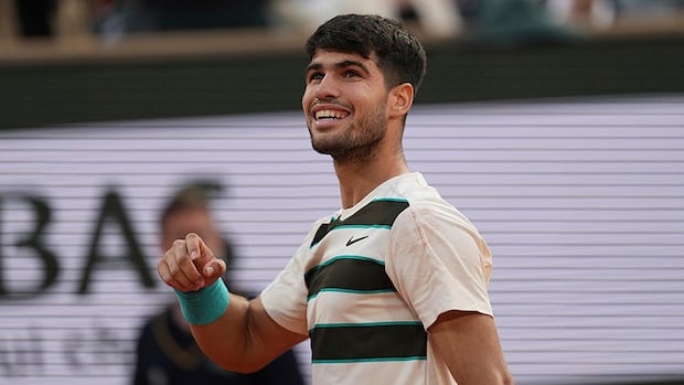 Alcaraz wins 2nd straight French Open men’s title in 5-set thriller over top-ranked Sinner