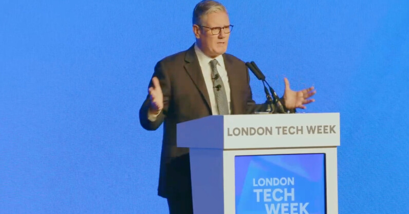 Starmer tells UK to ‘push past’ AI job fears as tech leaders raise alarm