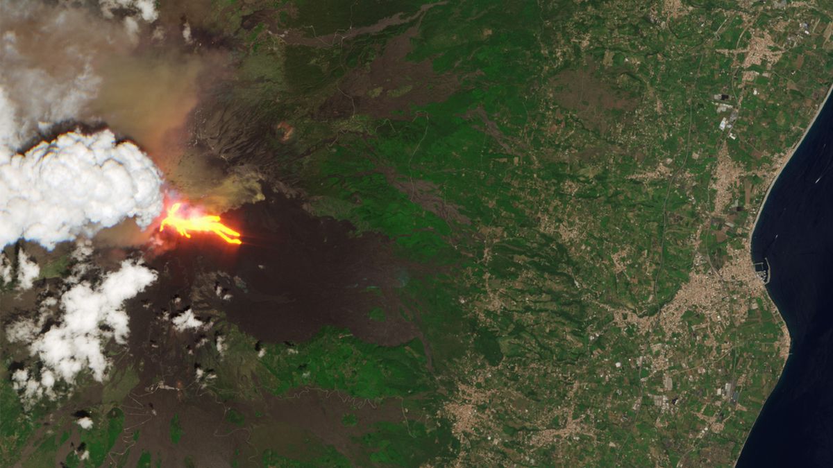 ‘River of fire’ flows from Mount Etna during ‘crazy’ explosive outburst — Earth from space