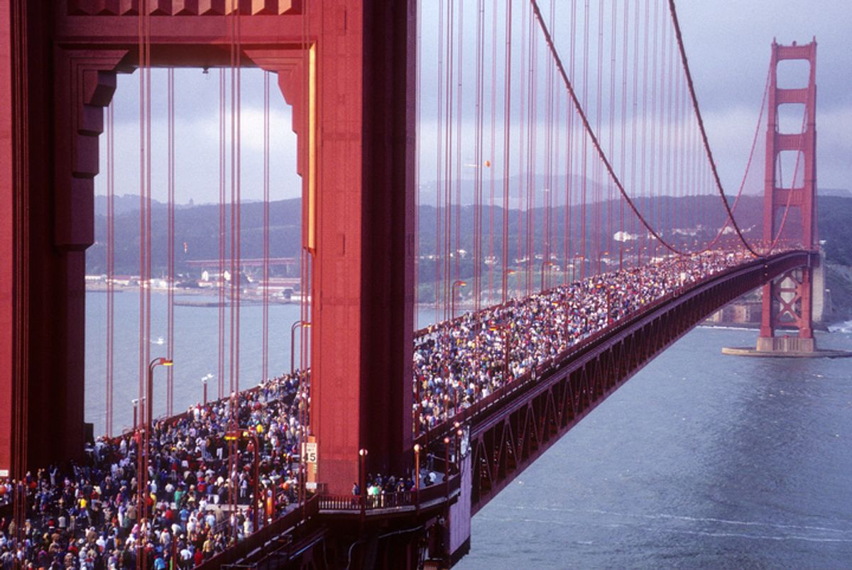 No, images don’t show thousands flooding Golden Gate Bridge for 2025 ‘No Kings’ march