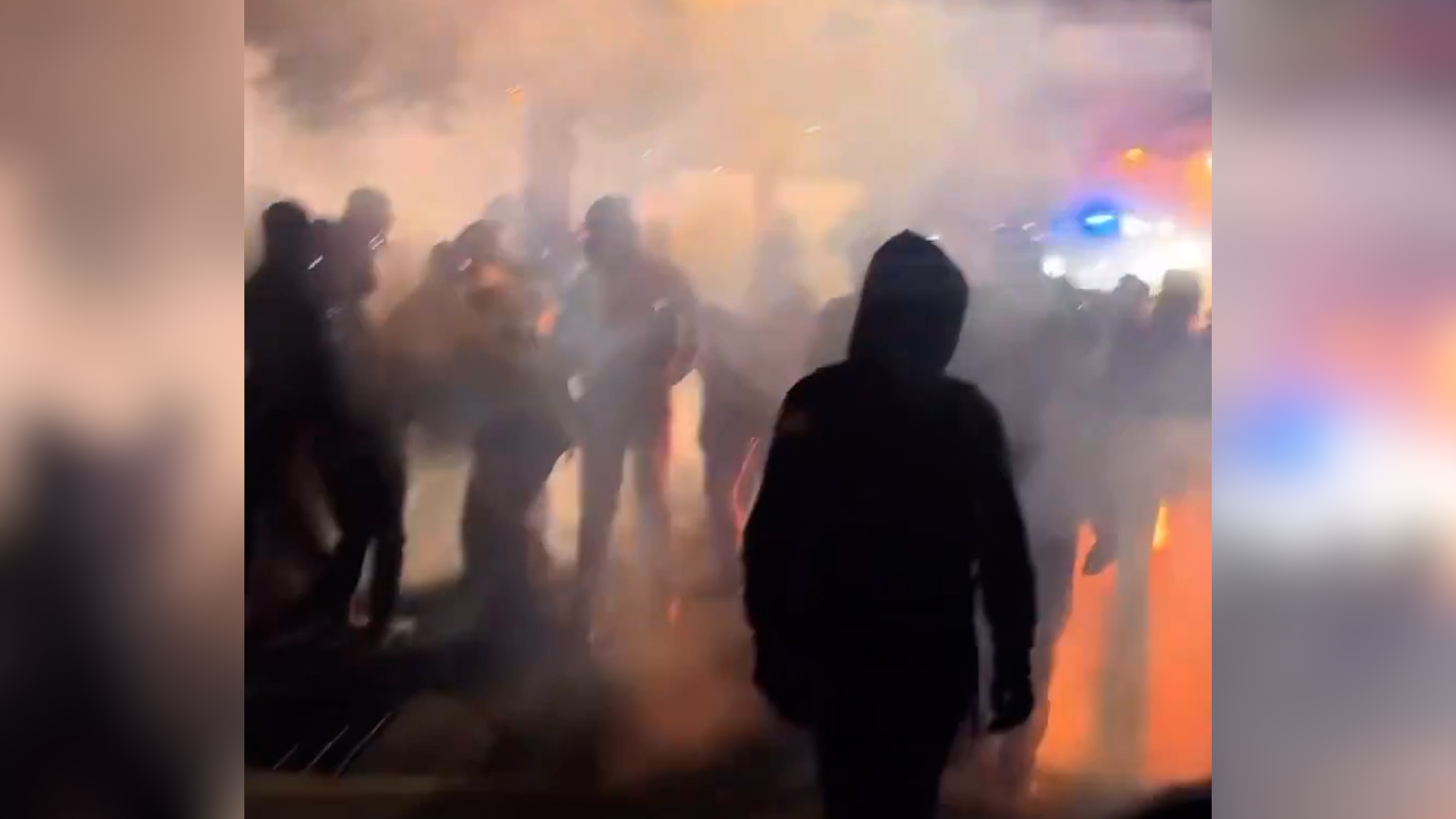 US police use tear gas on protesters at immigration facility