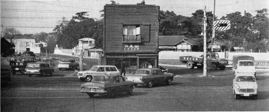 The antique shop in the middle of a highway