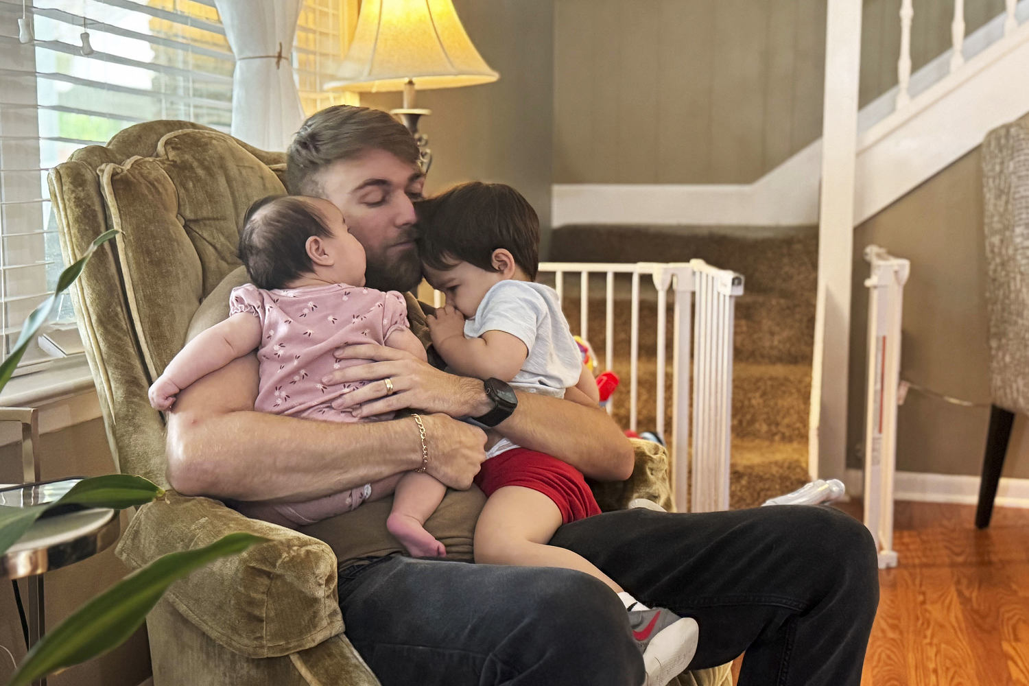 ICE detains Marine Corps veteran’s wife who was still breastfeeding their 3-month-old